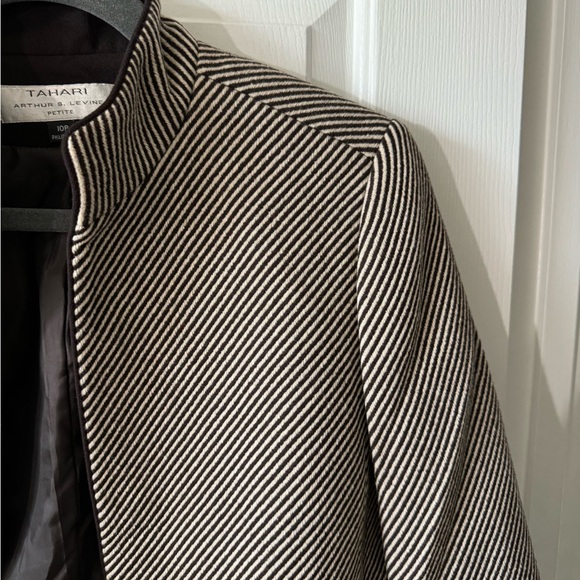 Tahari Blazer, 10P, Black/Tan Stripes, Stand Up Collar, Lined Like New - Picture 2 of 5